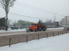Из-за ухудшения погодных условий дорожные службы ДНР перешли на круглосуточный режим работы