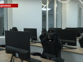 В Детском социальном центре Горловки открыли компьютерный класс (видео)