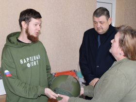 Подстанция скорой медицинской помощи Горловки получила бронежилеты и каски (фото)