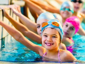 Детей в России будут учить плавать с начальных классов