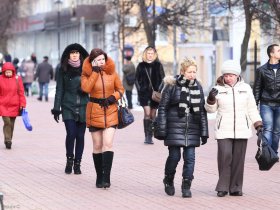 Нововведения в Украине с марта: сокращение помощи ВПЛ, индексация пенсий и переход на летнее время
