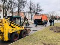 Коммунальные службы Горловки засыпали вырубкой ямы на дороге по бульвару Димитрова (фото)