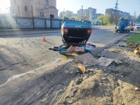 В Никитовском районе Горловки в результате ДТП опрокинулся автомобиль, один человек травмирован (фото)