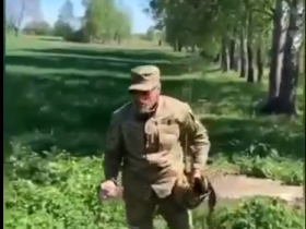 В Украине жители села напали на сотрудника военкомата, в ответ он открыл огонь (видео)