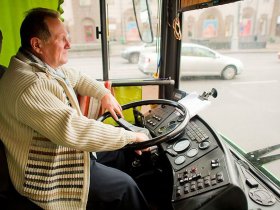 За год зарплата водителей автобусов и троллейбусов в Донецке увеличилась вдвое